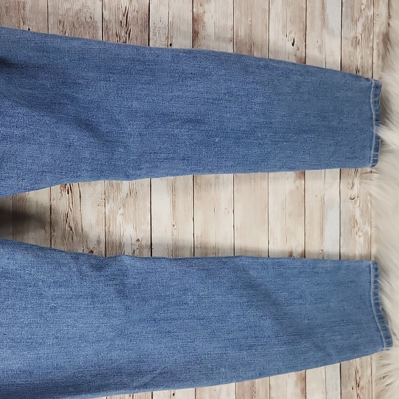 a.n.a Jeans, Women's Size 10 Skinny beaded Mid Rise light wash, distressed - Picture 11 of 12